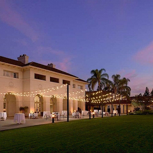 Hayes Mansion San Jose, Curio Collection by Hilton