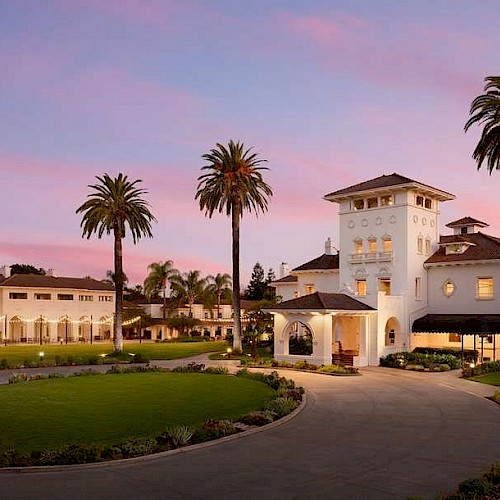 Hayes Mansion San Jose, Curio Collection by Hilton